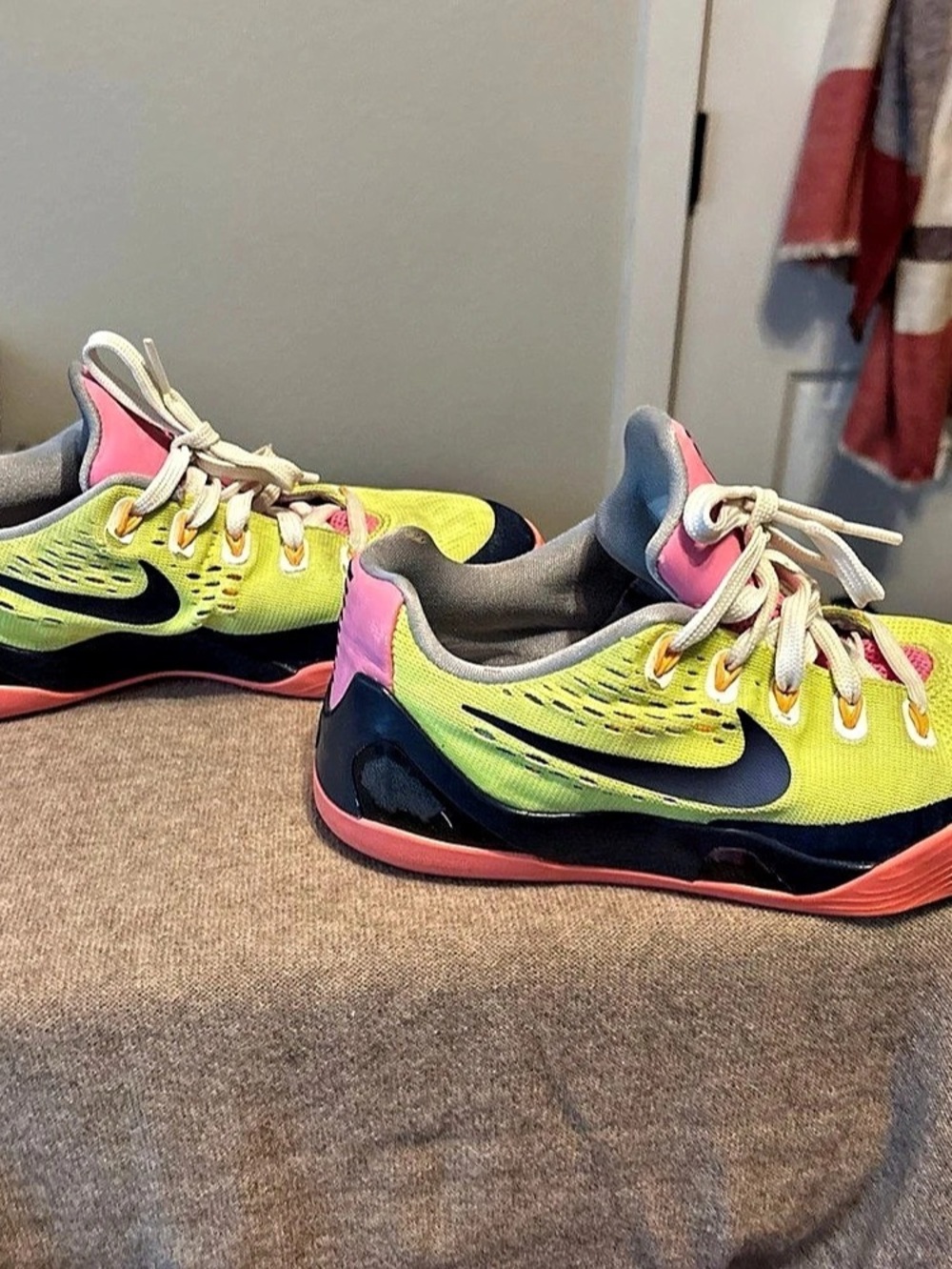 NIKE KOBE IX 653593-701 Volt-Mid Navy-Pink Glow Basketball Shoes Size 3.5 Youth